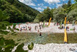 Reka Tolminka s Continental balonom ob prečkanju