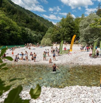 Reka Tolminka s Continental balonom ob prečkanju